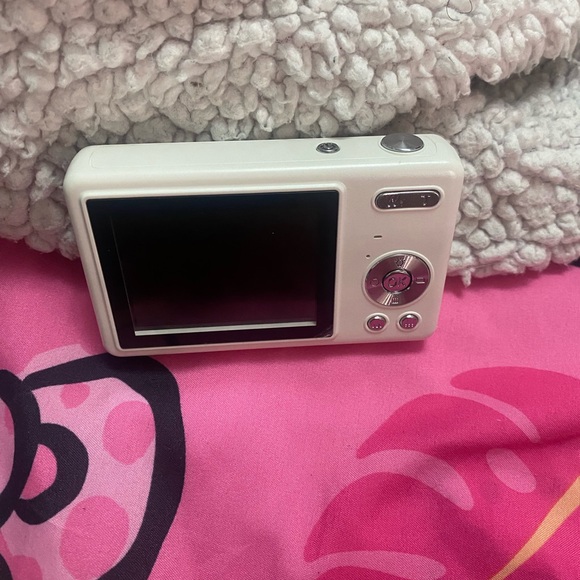 4K Mega Pixels Digital Camera - White - Picture 5 of 6